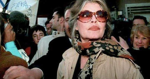 Brigitte Bardot cere interzicerea jumulirii gastelor si ratelor vii