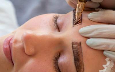 Laminare sprâncene vs....