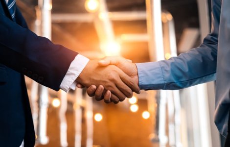 Afacerea românească care atrage atenția investitorilor străini: Essilor își extinde influența cu Optiblu și Optiplaza