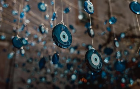 Descoperă misterele talismanului Evil Eye și protecția sa spirituală împotriva energiilor negative