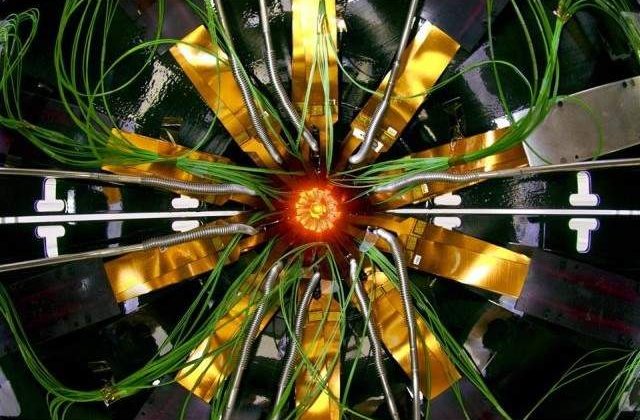 CERN: Acceleratorul de particule de la Geneva va fi repornit in martie