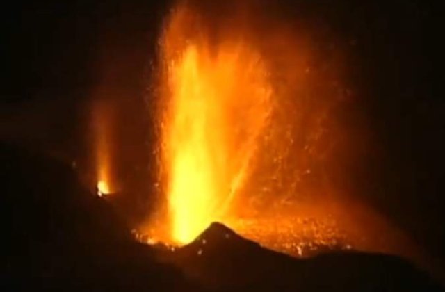 [Video] Lava Vulcanului Pico do Fogo a distrus doua localitati