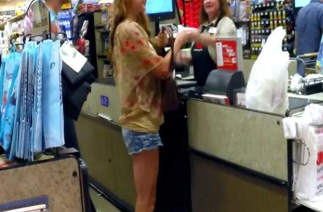 [VIDEO] Cum ti se poate FURA codul PIN  cand platesti cu cardul in magazine