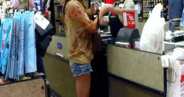  Video  Cum ti se poate FURA codul PIN cand platesti cu cardul