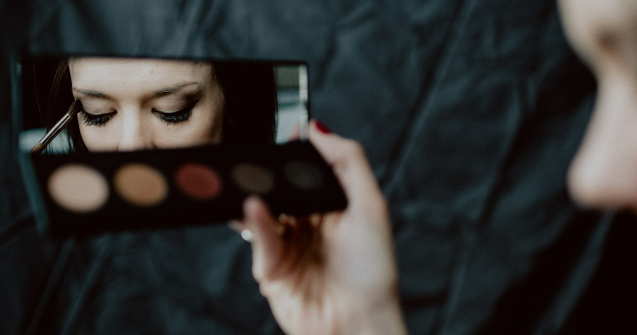 Pericolele ascunse din produsele cosmetice europene