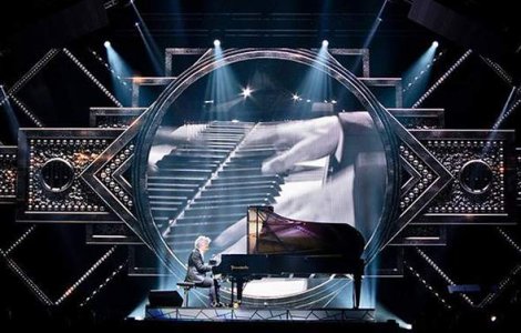  Video  Muzica, arta si jocuri de lumini la concertul lui Havasi