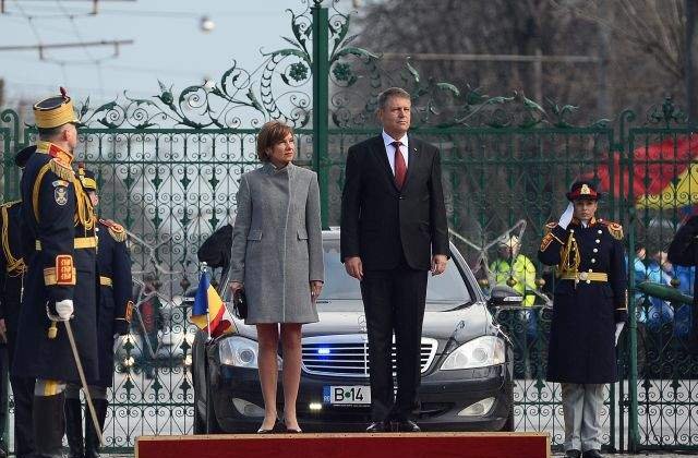 Iohannis a depus o coroana, in Piata Universitatii, in memoria victimelor Revolutiei