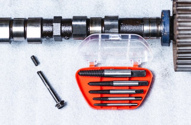 Extractor pentru șuruburi: un instrument indispensabil &icirc;n trusa oricărui mecanic auto