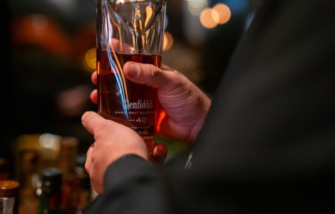 Descoperă secretul din spatele noii ediții Glenfiddich 40 YO Cumulative Time: un whisky de 40 de ani care îți va schimba perspectiva asupra luxului.