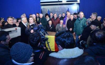 TVR: 1.000 de persoane au...