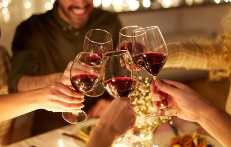 Descoperă trucurile unui meniu festiv perfect: Cum să impresionezi cu platouri reci și deserturi uimitoare