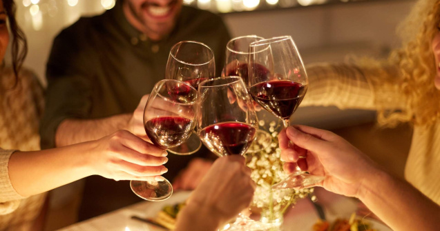 Impresionează cu platouri festive Delicatera: Secretul unui meniu de neuitat