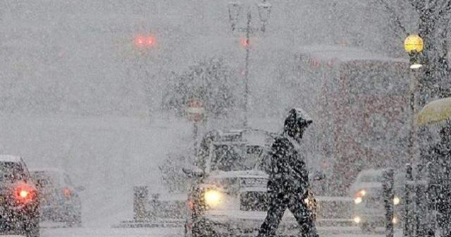 Europa: Mii de masini blocate si locuinte fara electricitate din cauza intemperiilor