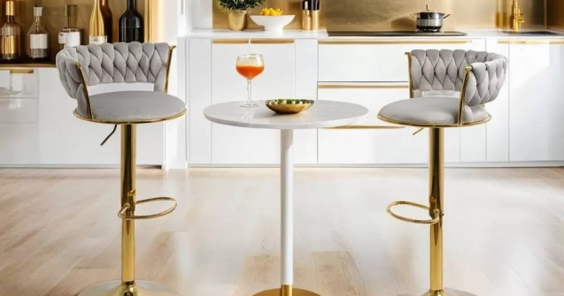 Scaune de bar tapițate: Utilizări creative în designul interior modern