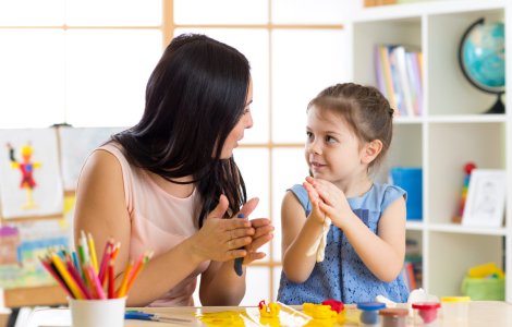 5 idei de activități extrașcolare pentru tine și copilul tău de făcut acasă