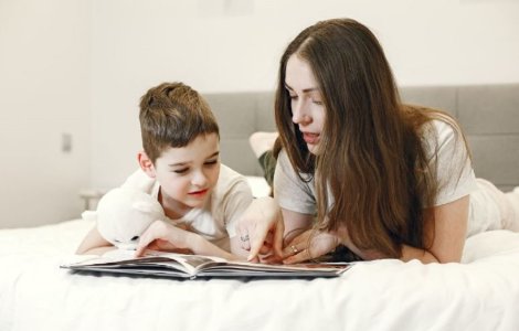 Cum ajută cărțile ilustrate dezvoltarea limbajului copiilor?