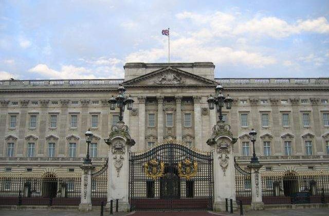 Un membru al familiei regale britanice, acuzat de relatii sexuale cu o minora
