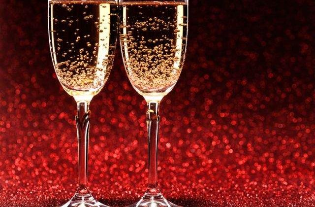 Ti-a mai RAMAS sampanie de la REVELION? Iata cum o poti folosi