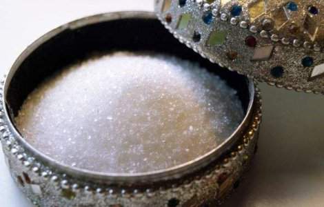 Jamie Oliver: Zaharul DISTRUGE vieti si ar trebui IMPOZITAT