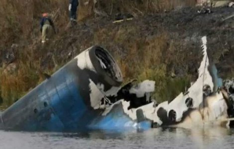  Video  La 7 ani a SUPRAVIETUIT unui accident aviatic si a plecat dupa ajutor