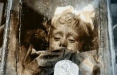  Video  Iluzie optica sau mumia isi DESCHIDE ochii?