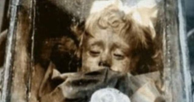  Video  Iluzie optica sau mumia isi DESCHIDE ochii?