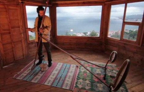  Video  Instrumentul muzical care scoate sunete INCREDIBILE