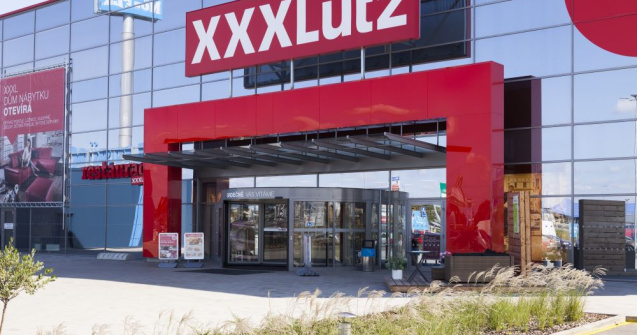 XXXLutz surprinde din nou: Preia Grupul Porta din Germania