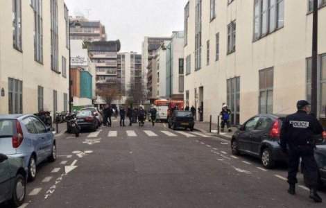 Unul dintre suspectii atacului terorist din Paris s-a predat politiei