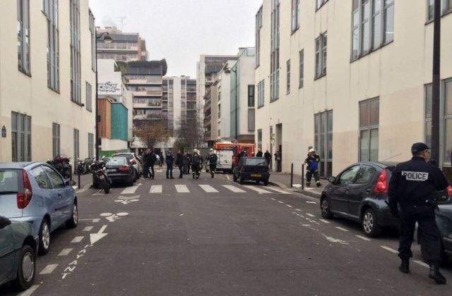 Unul dintre suspectii atacului terorist din Paris s-a predat politiei