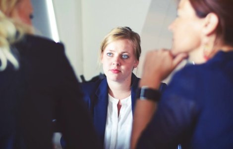 Companiile pregătesc concedieri masive în 2025: Ce domenii sunt afectate?