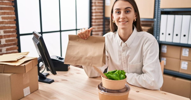 Cum să îți faci clienții să păstreze punga ta în loc de a o arunca