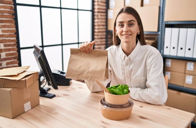 Cum să &icirc;ți faci clienții să păstreze punga ta &icirc;n loc de a o arunca