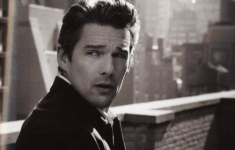 Ethan Hawke si-a lasat amprentele in cimentul de la Hollywood