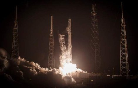 Compania SpaceX a reusit sa lanseze capsula Dragon