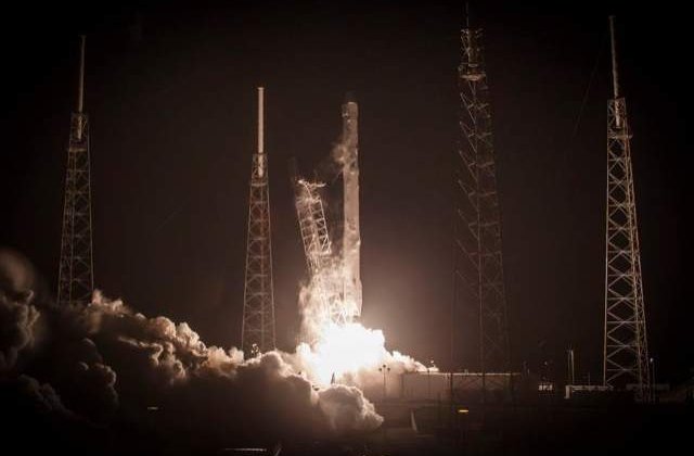 Compania SpaceX a reusit sa lanseze capsula Dragon