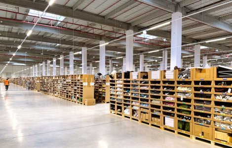 Descoperă cât plătesc retailerii pentru depozitele din România