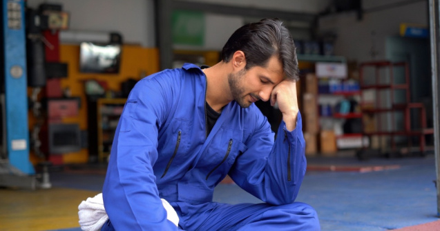 Criza locurilor de muncă: Concedieri masive în fabricile din România