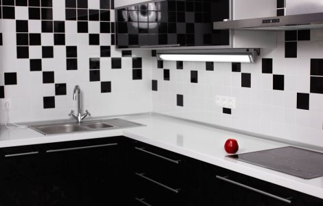 Top 5 motive pentru care blaturile de bucătărie lucioase sunt preferate