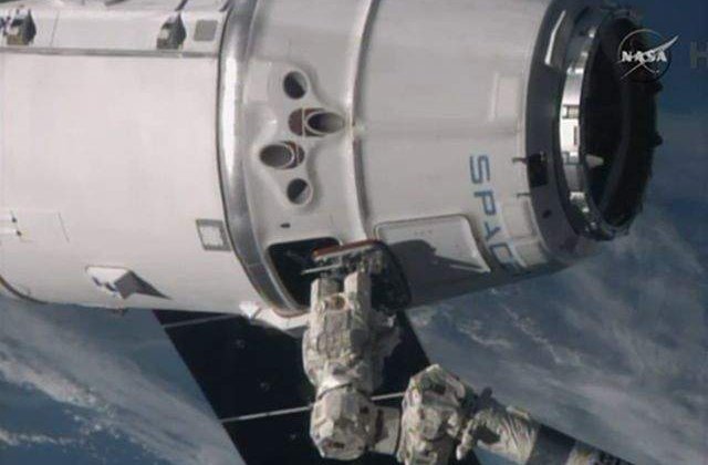 Capsula Dragon a ajuns langa Statia Spatiala Internationala
