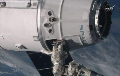 Capsula Dragon a ajuns langa Statia Spatiala Internationala