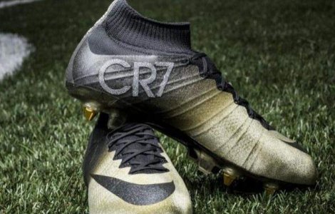 Cristiano Ronaldo va folosi o pereche de ghete incrustate cu diamante