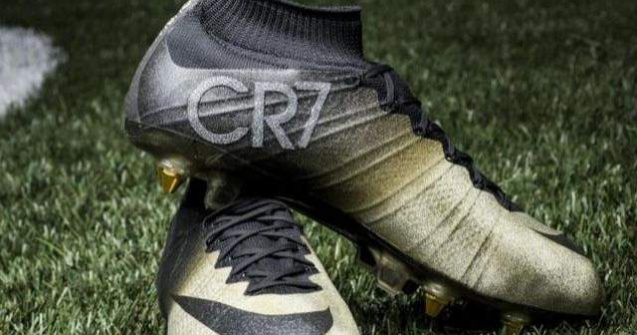 Cristiano Ronaldo va folosi o pereche de ghete incrustate cu diamante