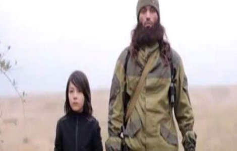  Video  SOCANT! Un islamist de 10 ani EXECUTA doi agenti rusi