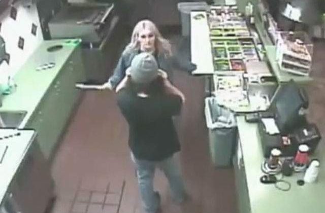 [Video] Sora lui Britney Spears ameninta cu un CUTIT personalul unui fast-food