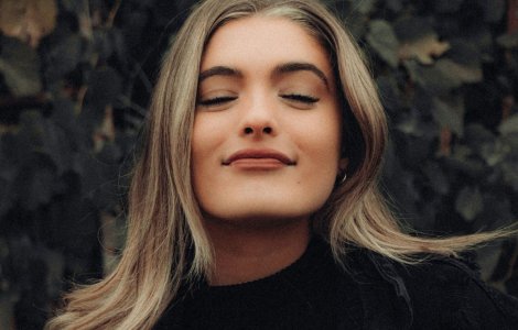 5 moduri prin care poți avea un somn mai odihnitor și o piele mai frumoasă