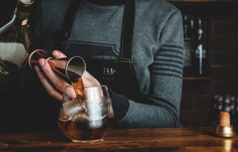 Cum diversifici oferta localului tău cu cea mai bogată colecție de rom? Sfaturi de la experți pentru a-ți impresiona clienții