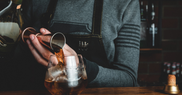 Cum diversifici oferta localului tău cu cea mai bogată colecție de rom?