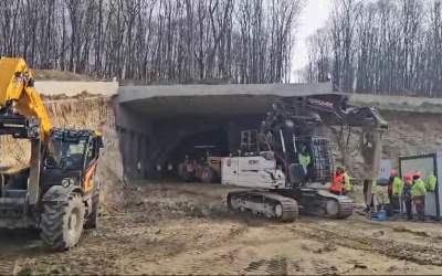 Un tunel secret prinde contur...