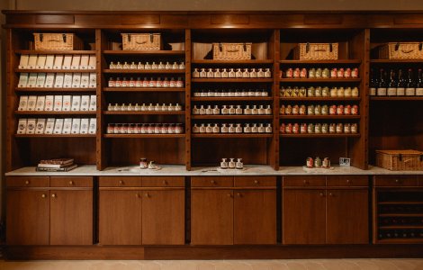 Descoperă noul paradis culinar din Târgu Mureș: Cămară fermecată și cafenea în inima orașului istoric